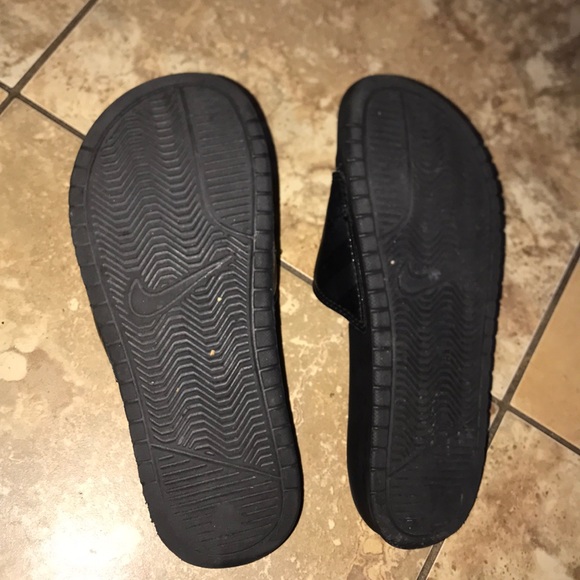 size 5 nike sandals